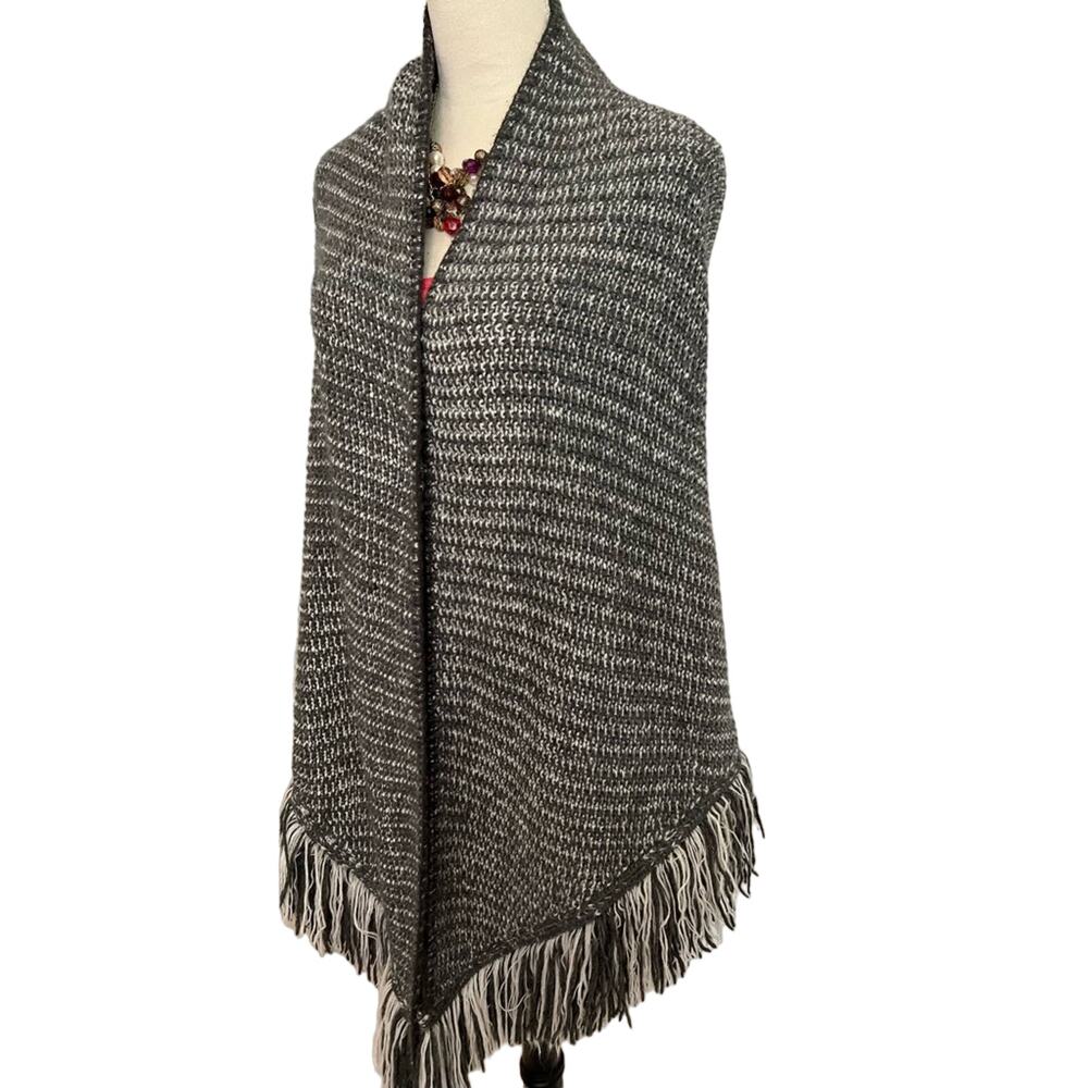Treasure & Bond Women’s Blanket Wrap Kimono Sweater Shawl Knit Poncho Gray/White